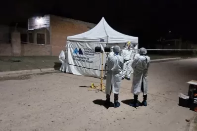 Un motociclista  intentó escapar de un control policial al ser sorprendido con un revólver