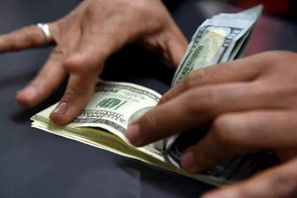 El dólar blue sube un peso y se negocia en $ 159