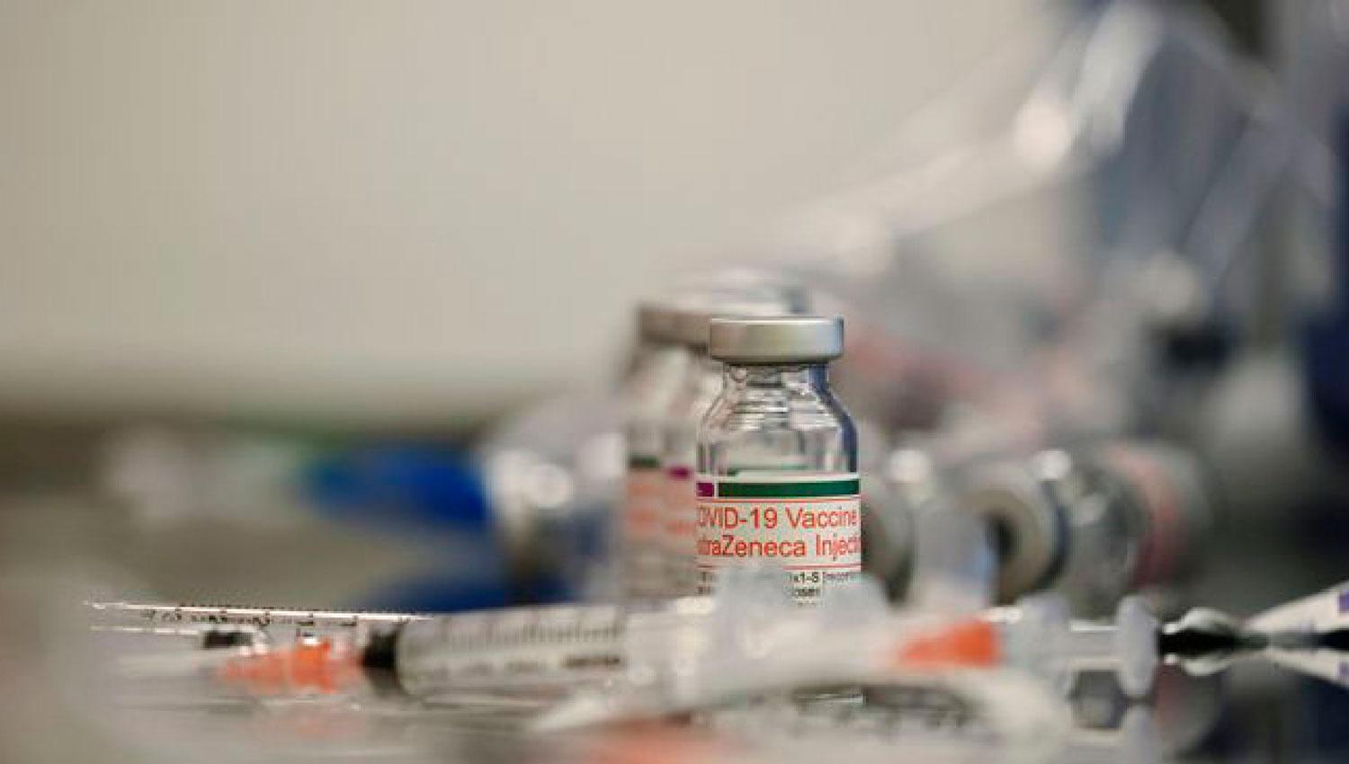 EN ANÁLISIS. La vacuna de AstraZeneca demostró buenos resultados contra las nuevas cepas de coronavirus detectadas en India.