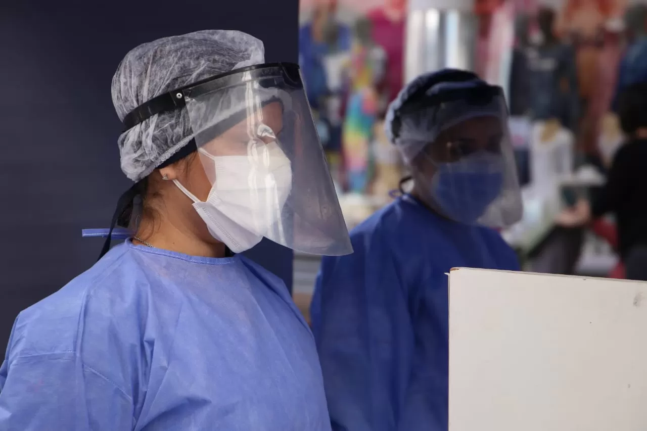 ALTO RIESGO. El personal de la salud, a pesar de los recaudos, se expone ante la pandemia. Foto de Prensa Siprosa