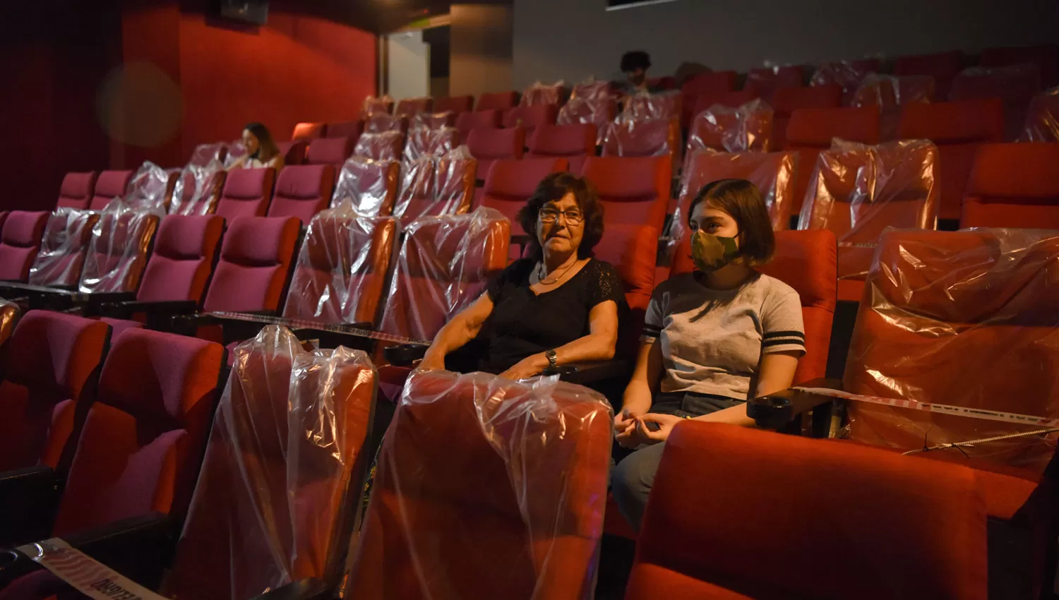 EN BURBUJAS. Los cines tucumanos ya transitaron por reaperturas con capacidad reducida de espectadores.