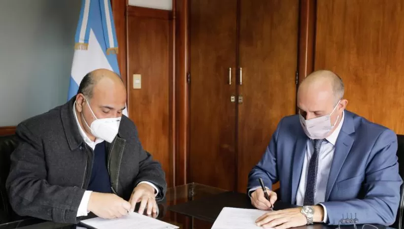 ENCUENTRO. El gobernador, Juan Manzur, y el ministro de Transporte de la Nación, Alexis Guerrera, proyectaron el avance de unas 20 obras en Tucumán.
