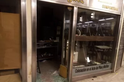 Los dueños de la joyería robada recibieron el dinero reunido en una campaña solidaria