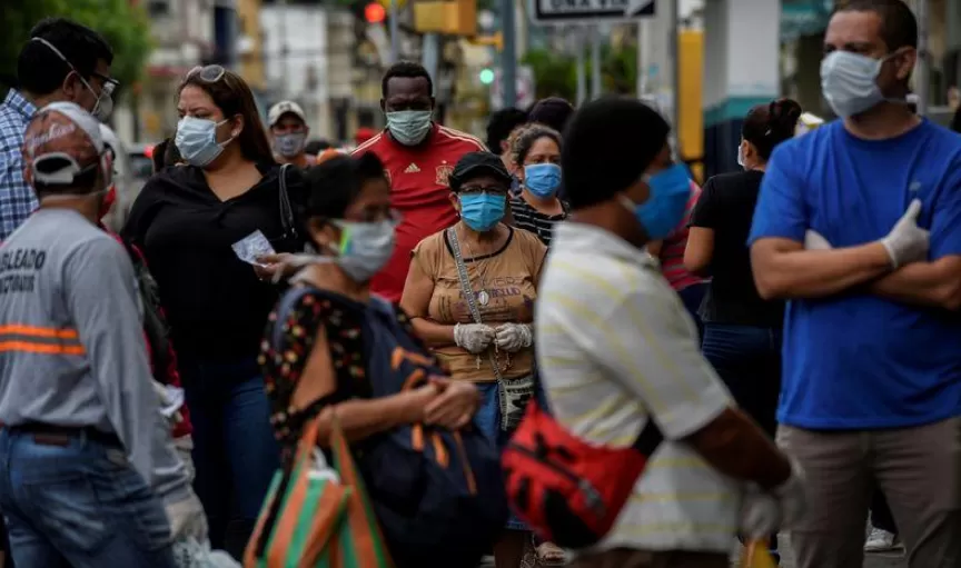 ECUADOR. El Gobierno de Guillermo Lasso anunció un plan progresivo para el retorno al trabajo presencial. Foto de Reuters.