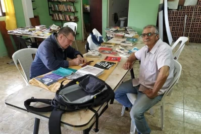 Un libro refleja vida y agonía de 38 bibliotecas