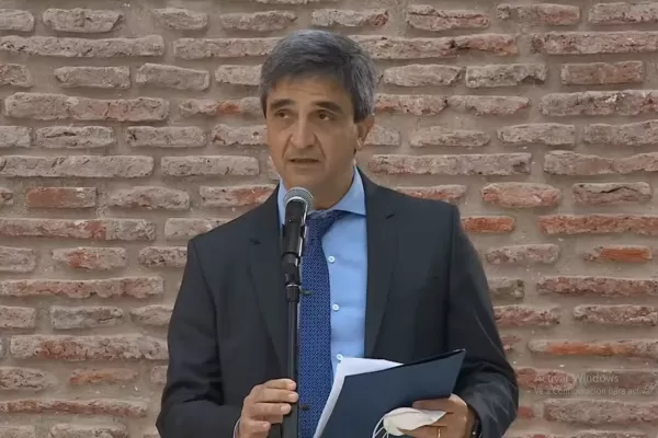 Ante Alberto Fernández, el diputado Yedlin presentó el proyecto de la Nueva Ley de Enfermería