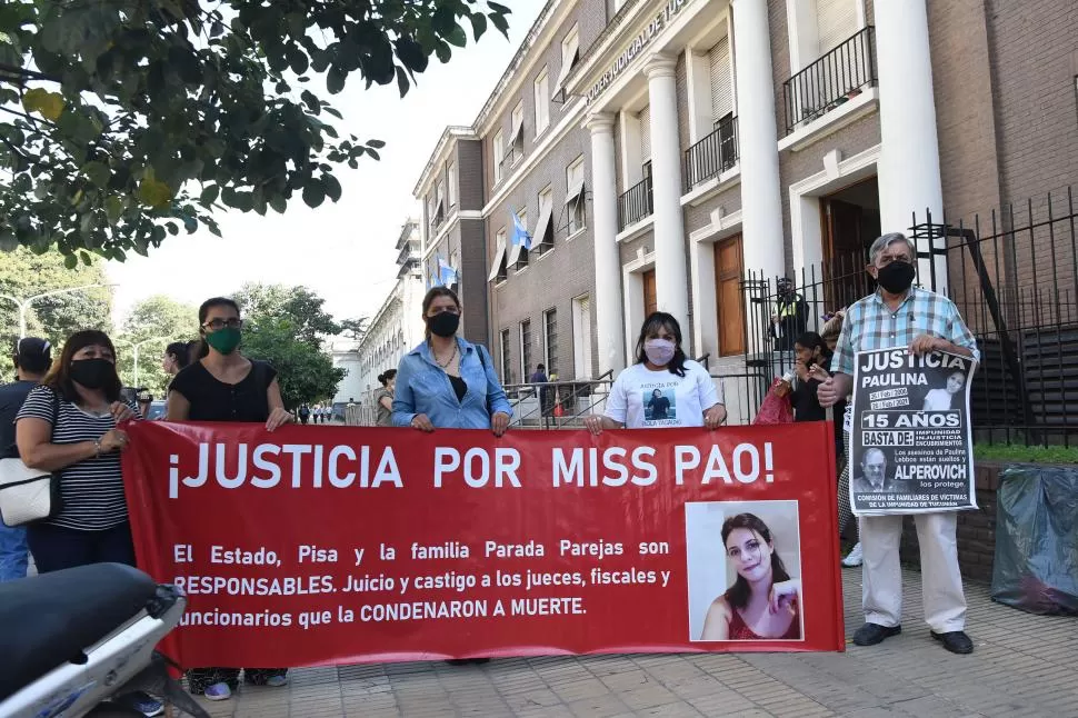 RECLAMO. La madre de Paola criticó que Juicio Político no continuara el proceso ya iniciado en contra de Pisa. 