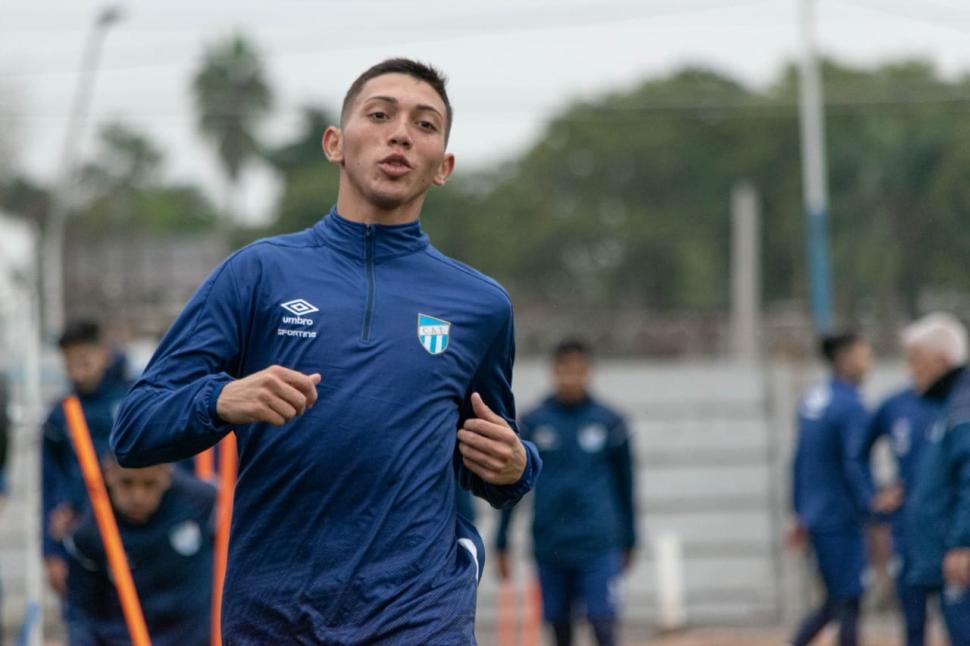 EN ASCENSO. Lucas Naranjo jugó hasta febrero en Atlético Concepción. En el “Decano” fue promovido a Primera, luego de su paso fugaz por la Cuarta y la Reserva. 