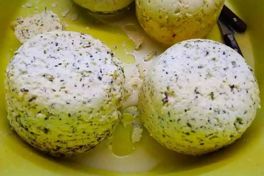 PRUEBAS. Utilizarán el lactosuero para elaborar alimentos nutritivos. 