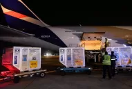 Llegaron más de un millón de vacunas AstraZeneca y hoy arriban más dosis de Sinopharm