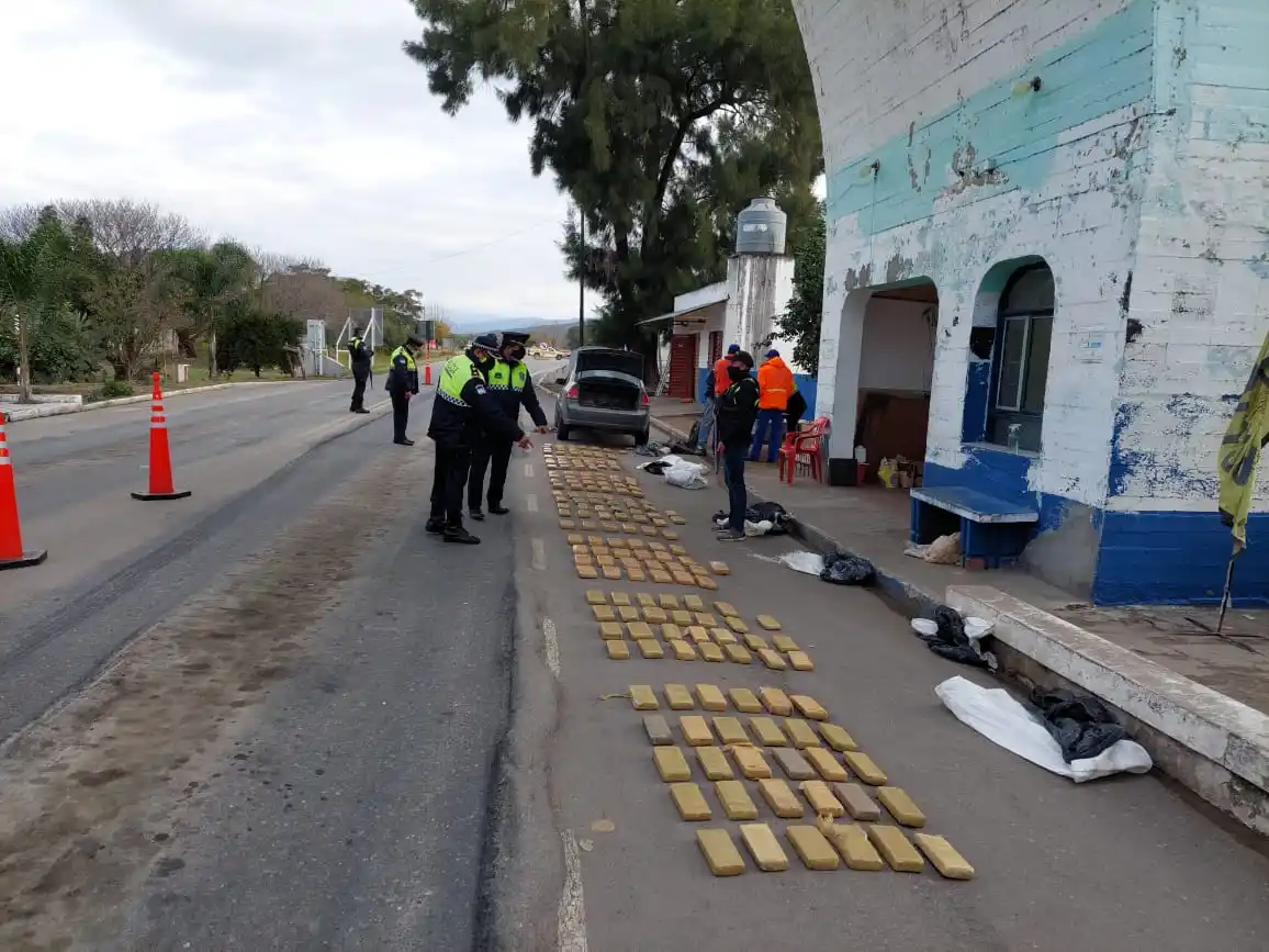 Interceptan un taxi que llevaba más de 150 kilos de marihuana