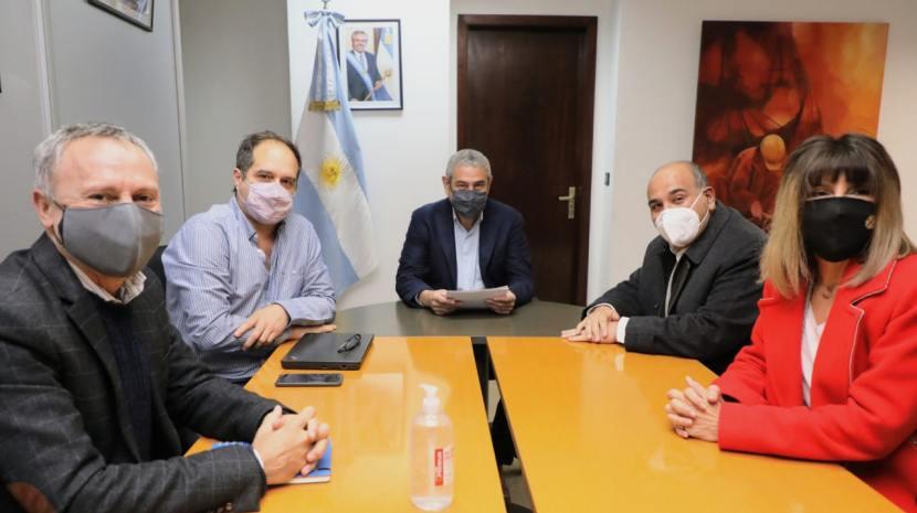 EN BUENOS AIRES. Manzur, junto a Ferraresi, Magiotti, Cabral y Córdoba. Foto: Presidencia de la Nación