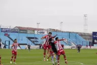 Con estampa de lider, suma y sube San Martín