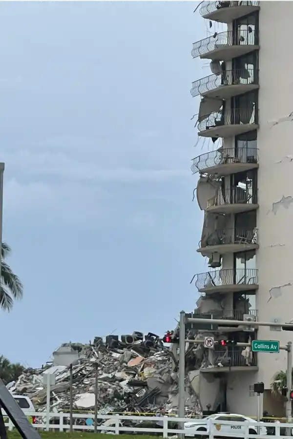 TRAGEDIA. El edificio ubicado en la zona de Surfside de Miami colapso esta madrugada. Foto de: Lourdes Carreras.