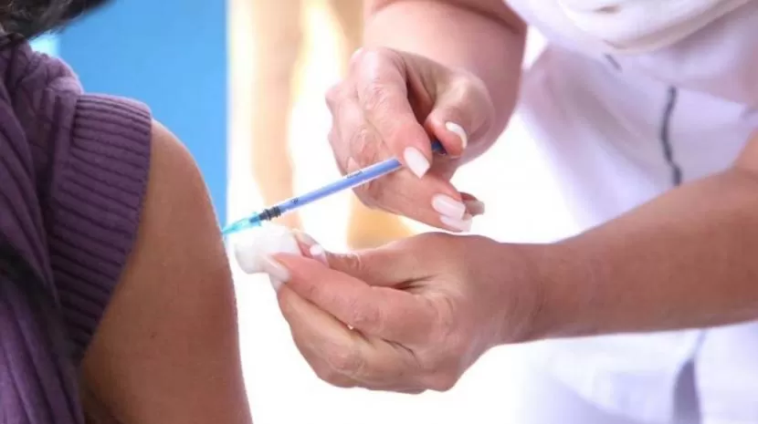 Vacunarán en Tucumán a personas de entre 30 y 32 años: cuándo se habilitan las inscripciones