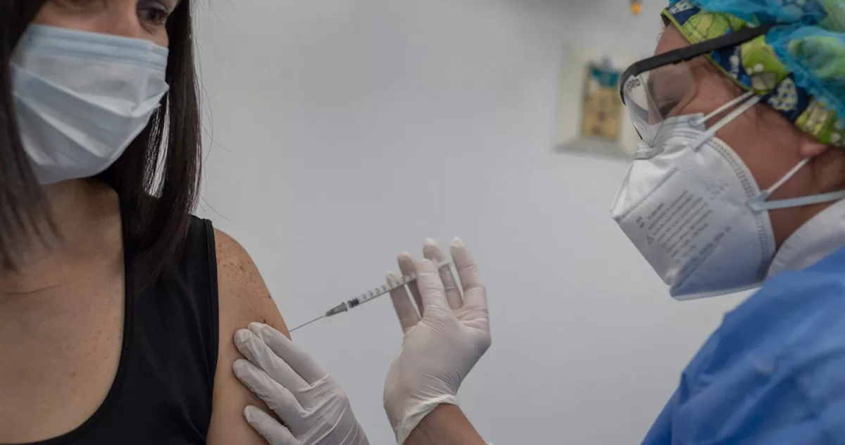 Mayores de 30 que no sacan turno: 50% de reacios a la vacuna