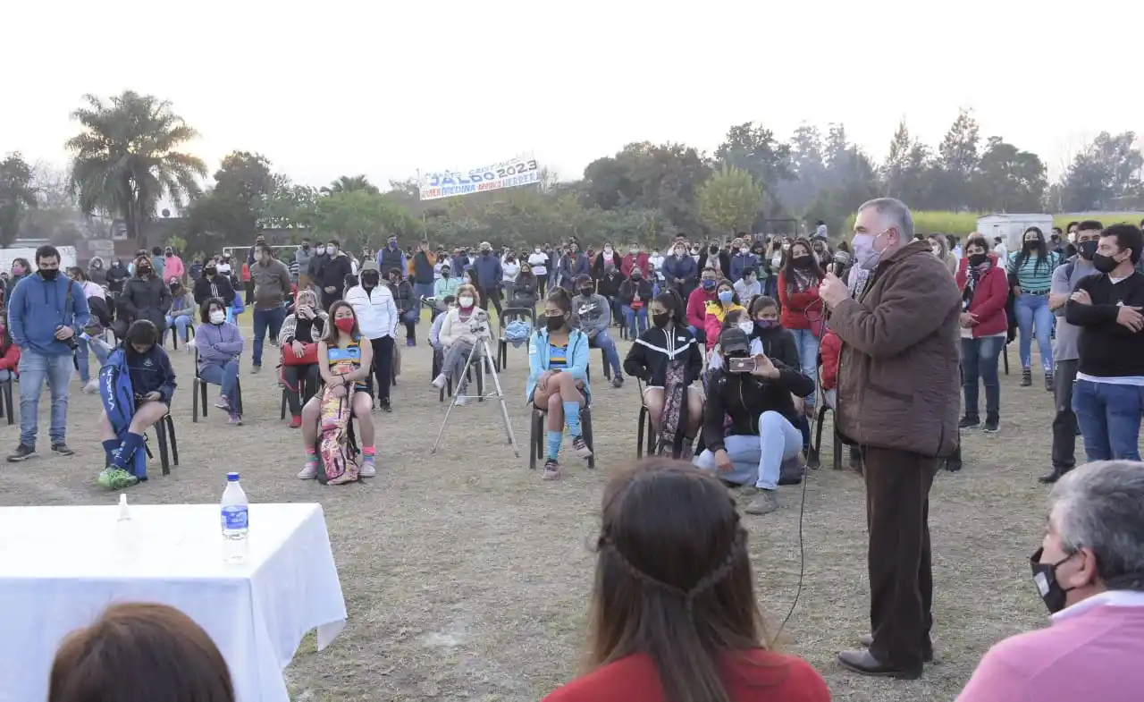Osvaldo Jaldo hizo entrega de un subsidio al club de rugby Coipú de Famaillá