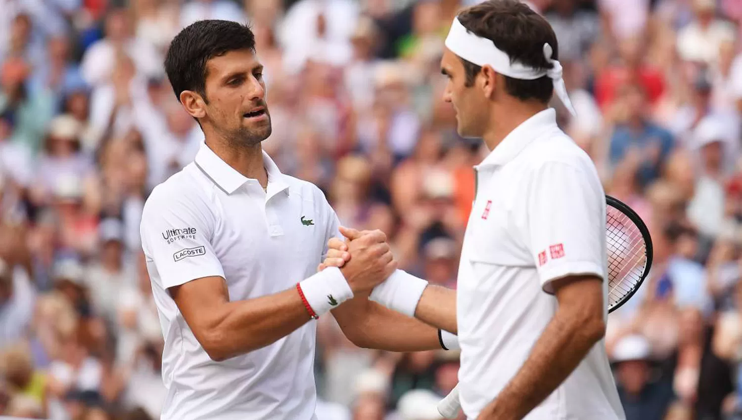 VIEJOS CONOCIDOS. Djokovic y Federer se cruzaron en las finales de 2015 y 2019.