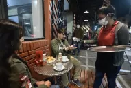 Tucumán: menos horas encerrados en casa y bares abiertos de 7 a 0