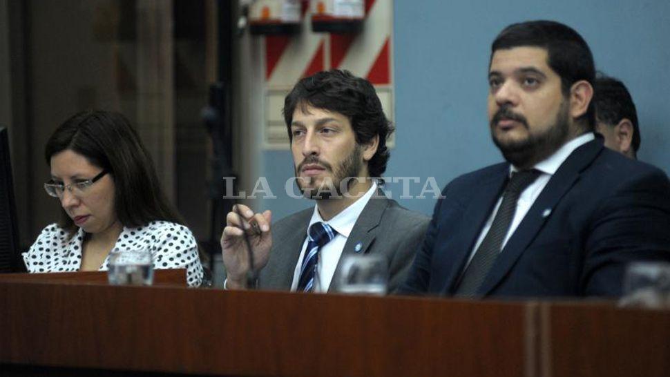 ANTE EL TOF. Agustín Chit (centro) se desempeña en el Ministerio Público Fiscal. Archivo LA GACETA