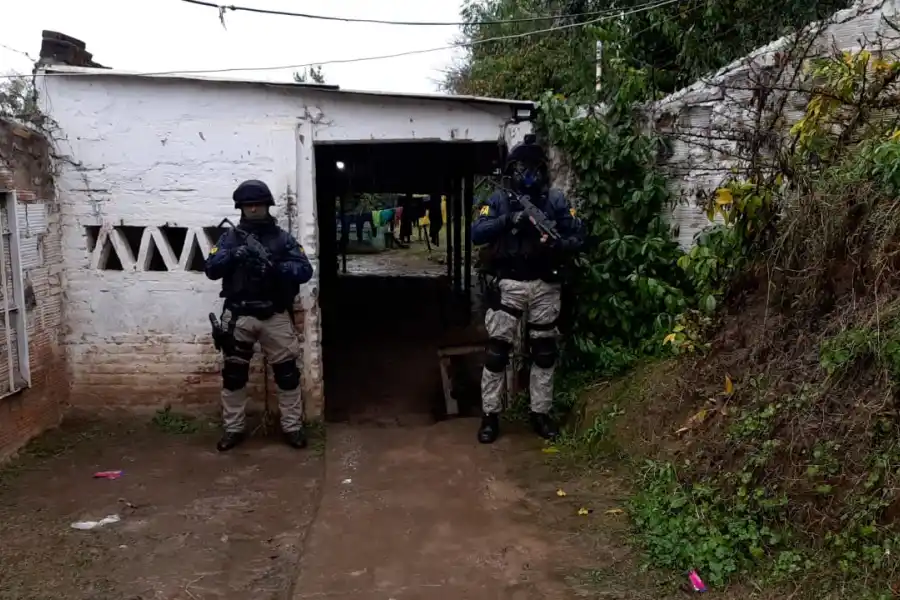 La Policía realizó un operativo antidrogas en Los Pocitos