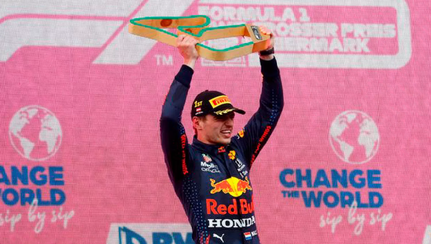 EN LO MÁS ALTO. Verstappen consiguió su cuarto triunfo de la temporada.