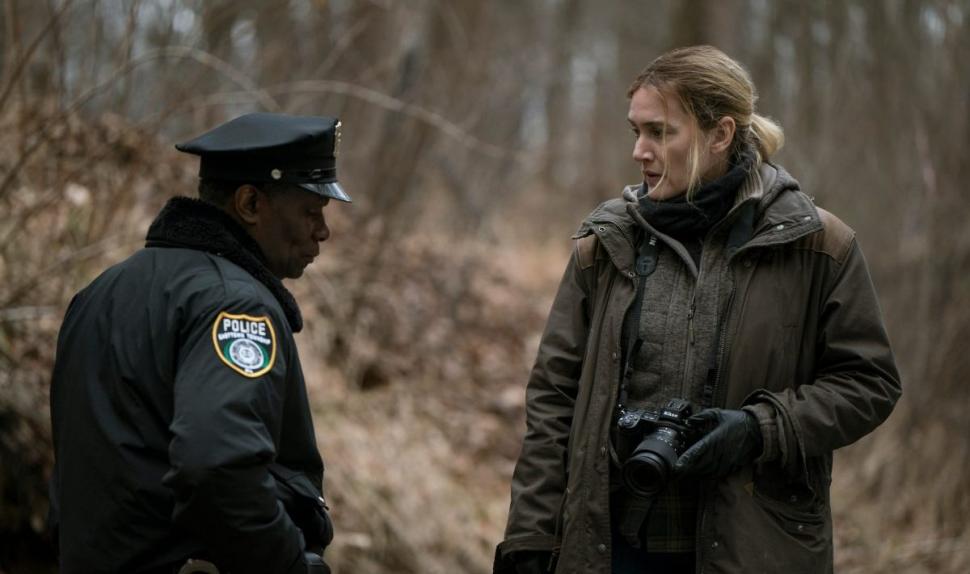 “MARE OF EASTTOWN”. Kate Winslet interpreta a una inspectora de policía de un pequeño pueblo donde se producen desapariciones y un oscuro crimen.