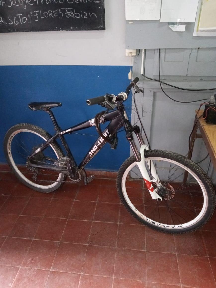 Aprehenden a un hombre que llevaba 500 gramos de marihuana en su bicicleta