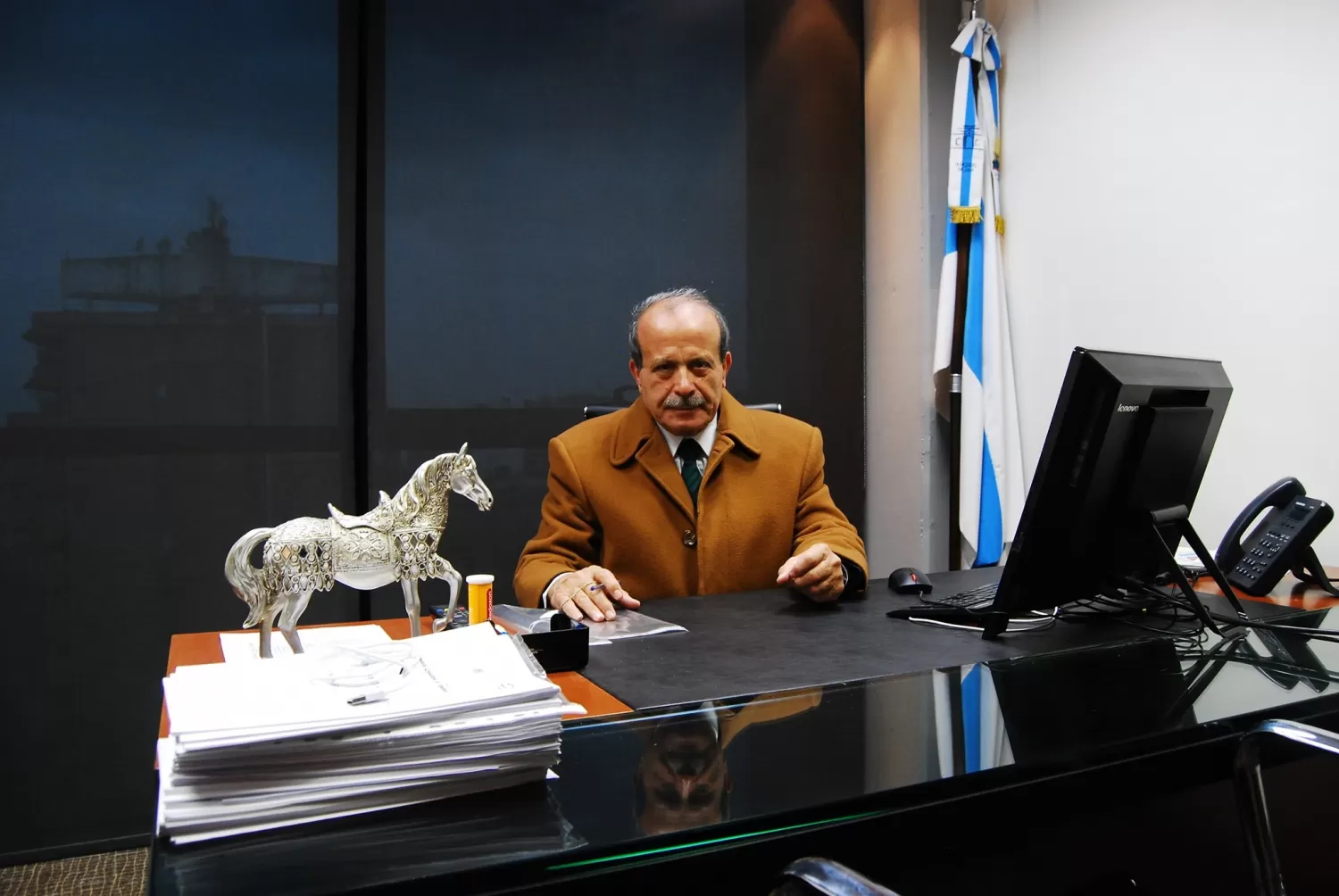 EN SU PASO POR LA LEGISLATURA. Saleme, en el despacho que le habían asignado en Muñecas al 900. Foto: Facebook Joseph Tanios Saleme