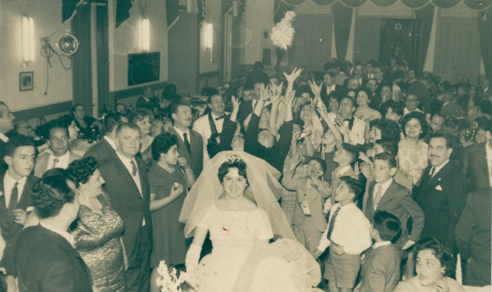 UN CASAMIENTO. Con frecuencia se hacían fiestas familiares en el centro sefaradí.