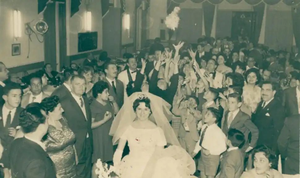 UN CASAMIENTO. Con frecuencia se hacían fiestas familiares en el centro sefaradí.