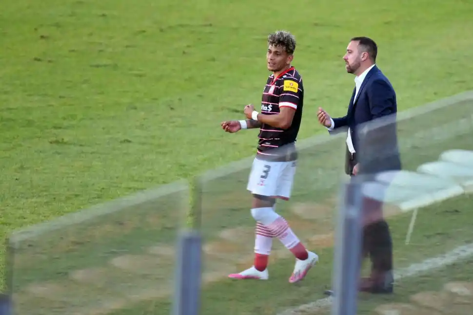 CAMBIÓ A TIEMPO. De Muner modificó el equipo en el entretiempo para bien.  