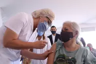 El Gobierno convocó a investigadores para estudiar la combinación de las vacunas