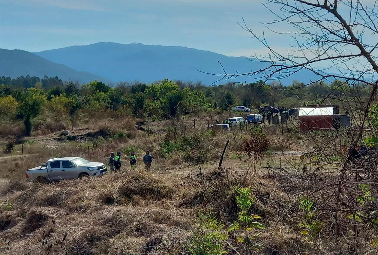 Lules: la Policía perita un pozo en el que habrían intentado quemar el cuerpo de la pequeña Rocío