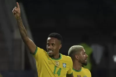 Aunque terminó sufriendo, se dio la lógica y Brasil se metió en semifinales