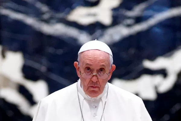 El papa Francisco “reaccionó bien” a la cirugía
