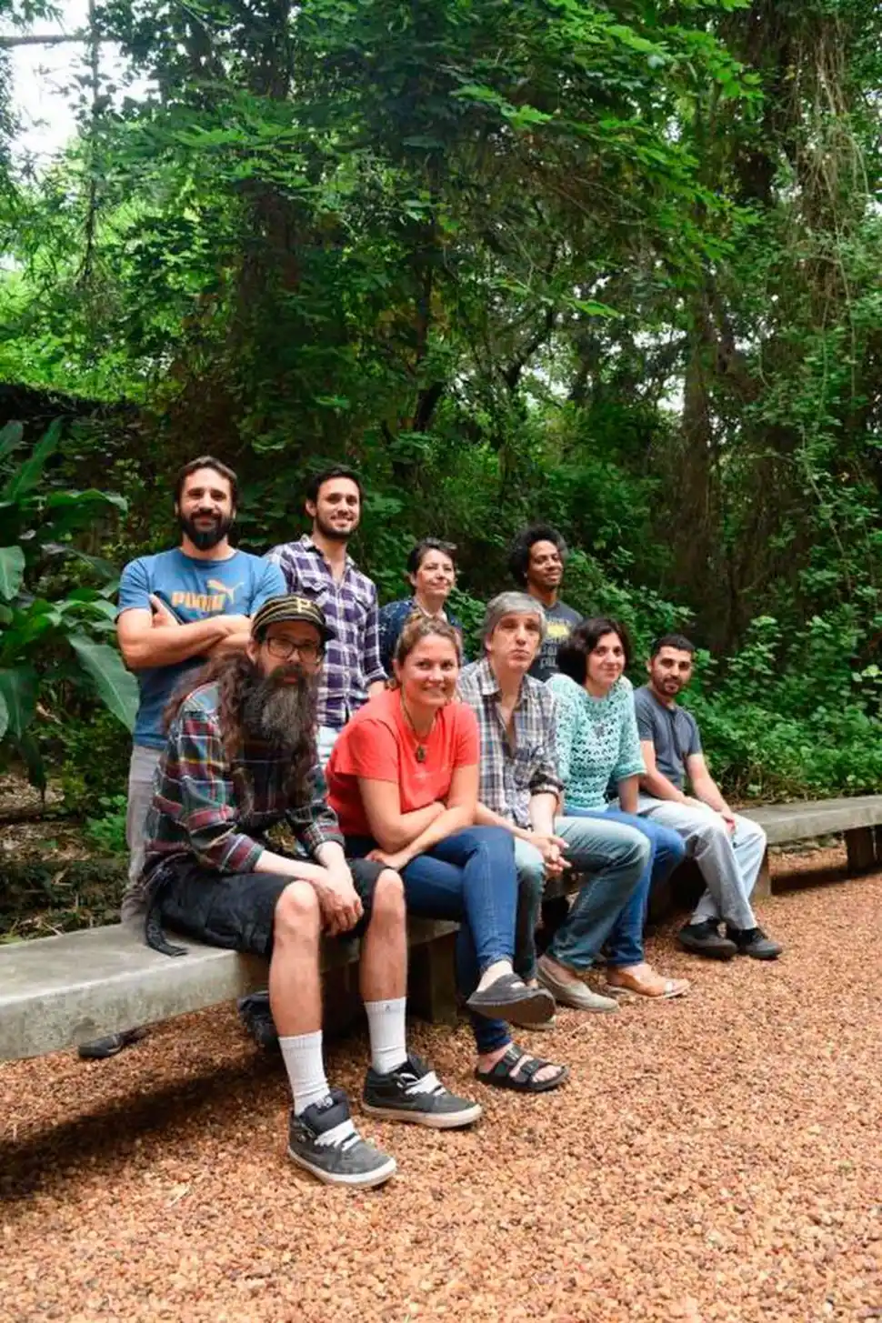 HAY EQUIPO. Goloboff (sentado al centro) y el  Grupo de Investigación en Metodología e Informática de la Biodiversidad. 