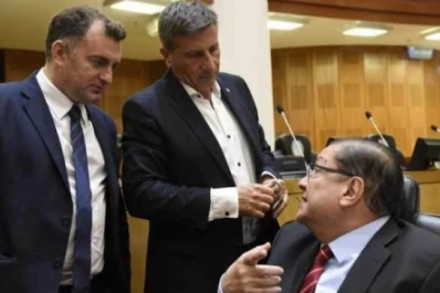 Legisladores piden la reglamentación de una ley que regula el trabajo de los guías de turismo