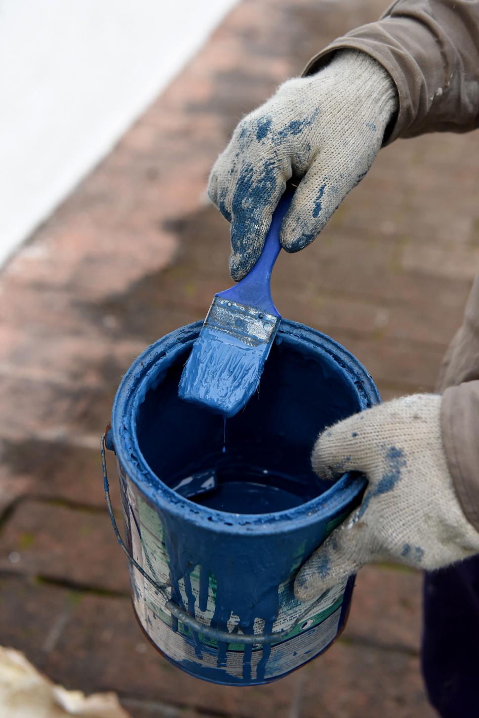  “Azul Prusia” es el color que se prepara especialmente para sus puertas y ventanas. 