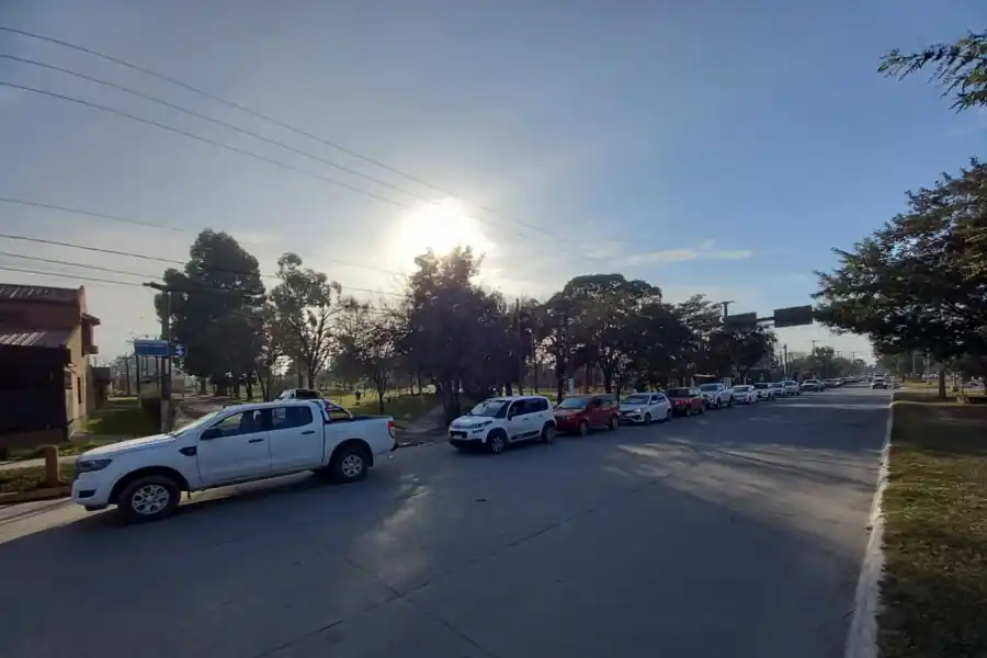 Yerba Buena: más de 15 cuadras de colas para vacunarse con la segunda dosis de Sputnik