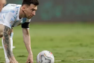 La mirada de Messi que anticipó su golazo de tiro libre