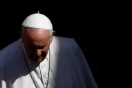 El Papa reaccionó bien, pero seguirá internado