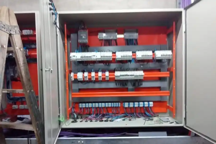 SALAS DE CONTROL. Parte del subsuelo de la plaza Independencia. Foto: Gentileza Secretaría de Obras Públicas municipal / Alfredo Toscano