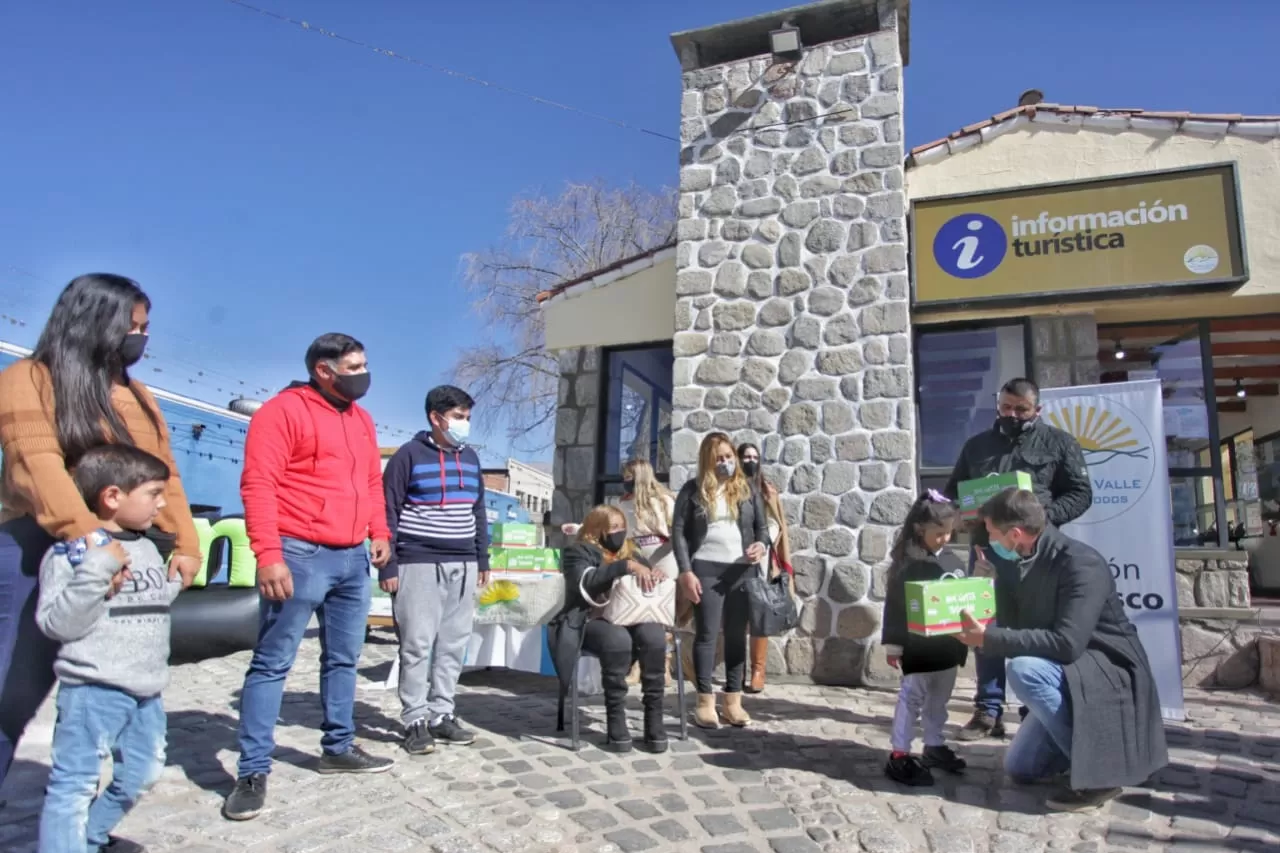Tafí del Valle: recibieron con obsequios a los primeros turistas de la temporada
