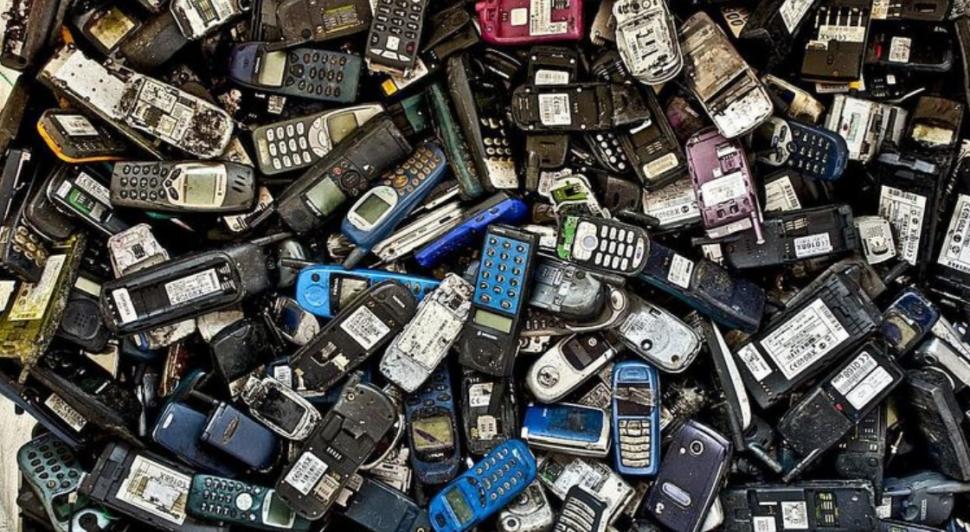 TÓXICOS. Según la ONU, se pueden encontrar hasta 60 elementos de la tabla periódica en un celular. 