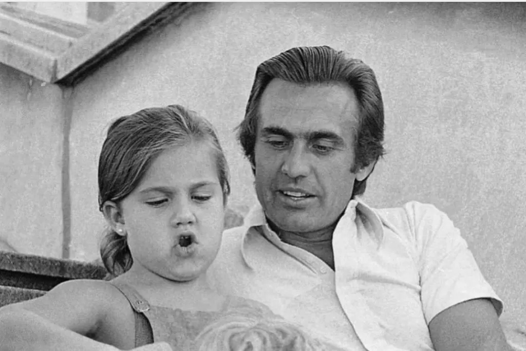 Carlos Reutemann y su hija Cora. Con esta foto ella despidió a su padre. 