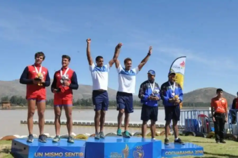 REMEROS POR DOS. Agustín Díaz y Cristian Rosso ganaron el oro en Cochabamba luego de su paso por Tafí del Valle.