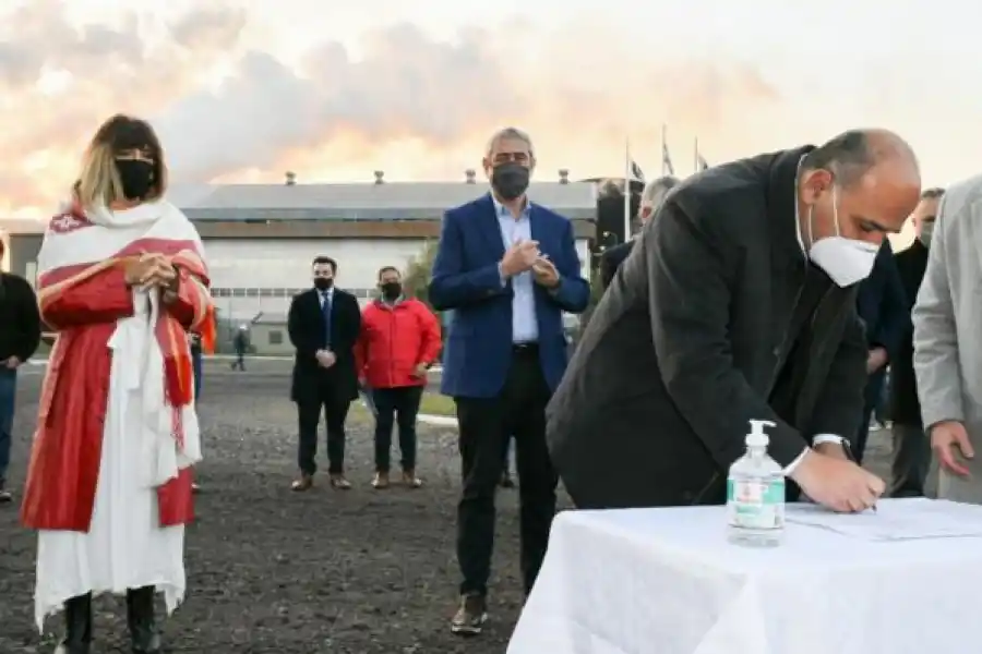 Manzur y Ferraresi anunciaron la construcción de 100 viviendas en Banda del Río Salí