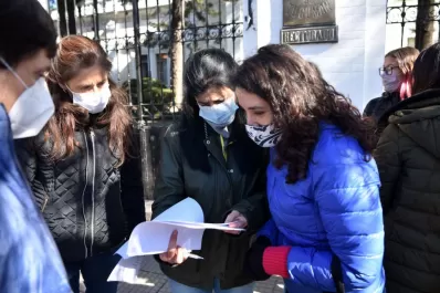 Doble movilización para pedir la vuelta a las clases presenciales
