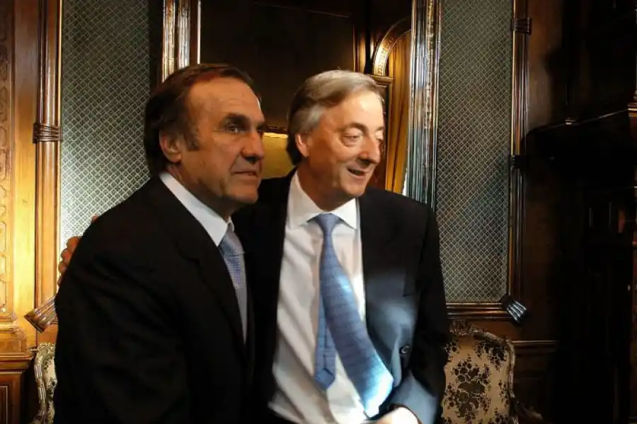 2005. El senador Reutemann visitó al presidente Kirchner en la Rosada. 